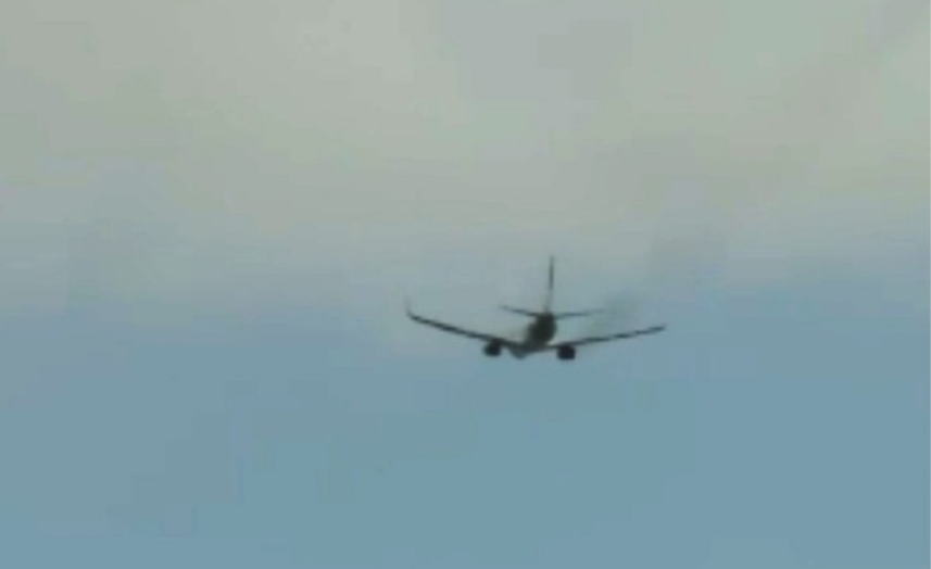 Turbina de avião da Gol pega fogo após decolar do Aeroporto do Recife 