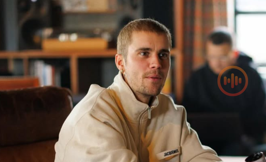 Justin Bieber relembra clipe de “Baby” em visita a pista de boliche