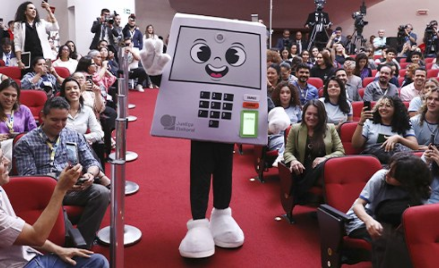 TSE lança mascote “Pilili” em celebração aos 30 anos das urnas eletrônicas