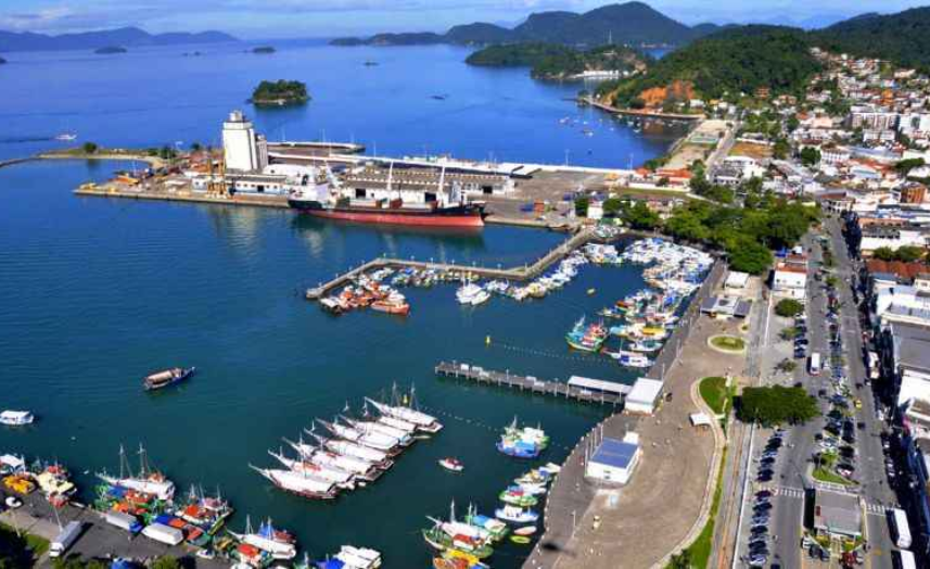 Angra dos Reis inicia cobrança de taxa de turismo sob protestos e vandalismo